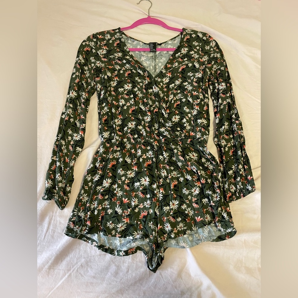Long sleeve romper size small
